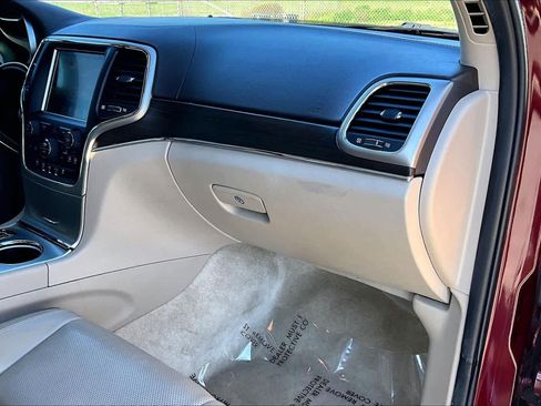 Used 2017 Jeep Grand Cherokee Overland image 18