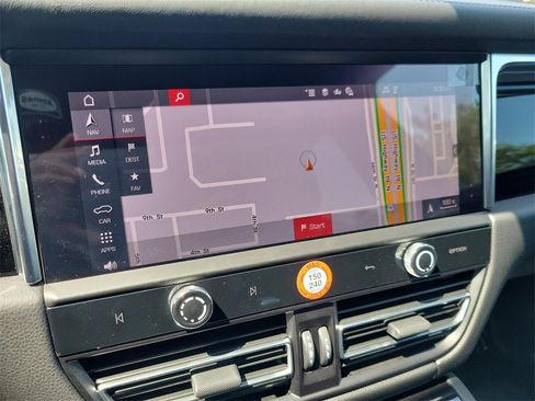 Used 2025 Porsche Macan image 37