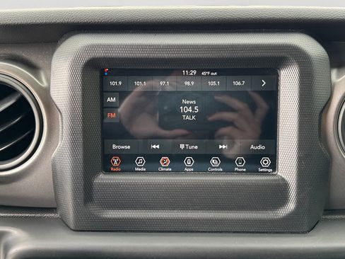 Used 2023 Jeep Gladiator Sport image 18