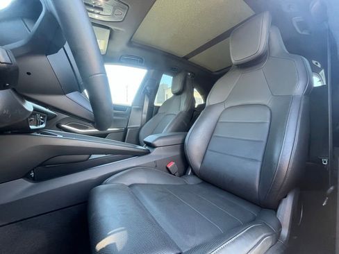 Used 2025 Porsche Macan Electric w/ Premium Package RWD image 11