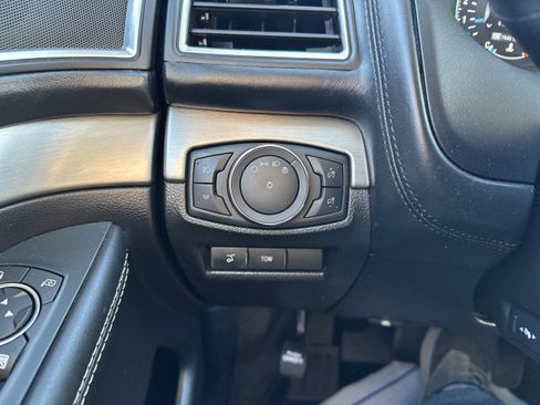 Used 2018 Ford Explorer Platinum image 13