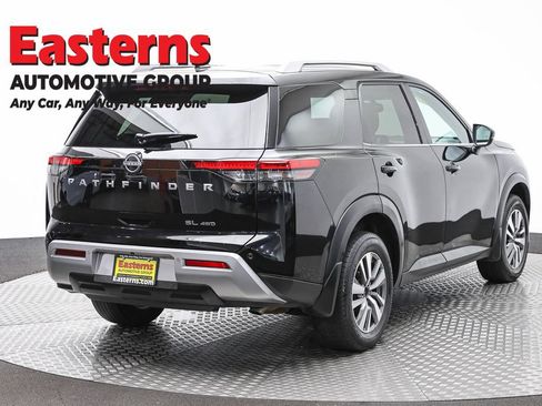 Used 2022 Nissan Pathfinder SL AWD/4WD image 5