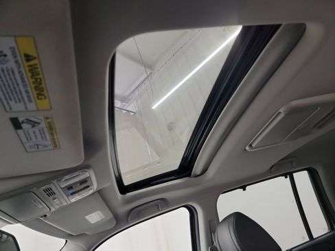 Used 2014 Honda Pilot Touring image 24