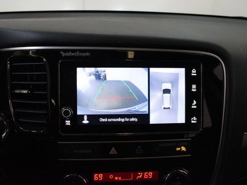 Used 2019 Mitsubishi Outlander AWD image 16