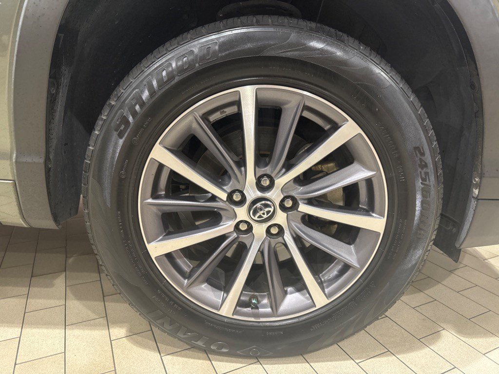 Used 2018 Toyota Highlander XLE FWD image 5
