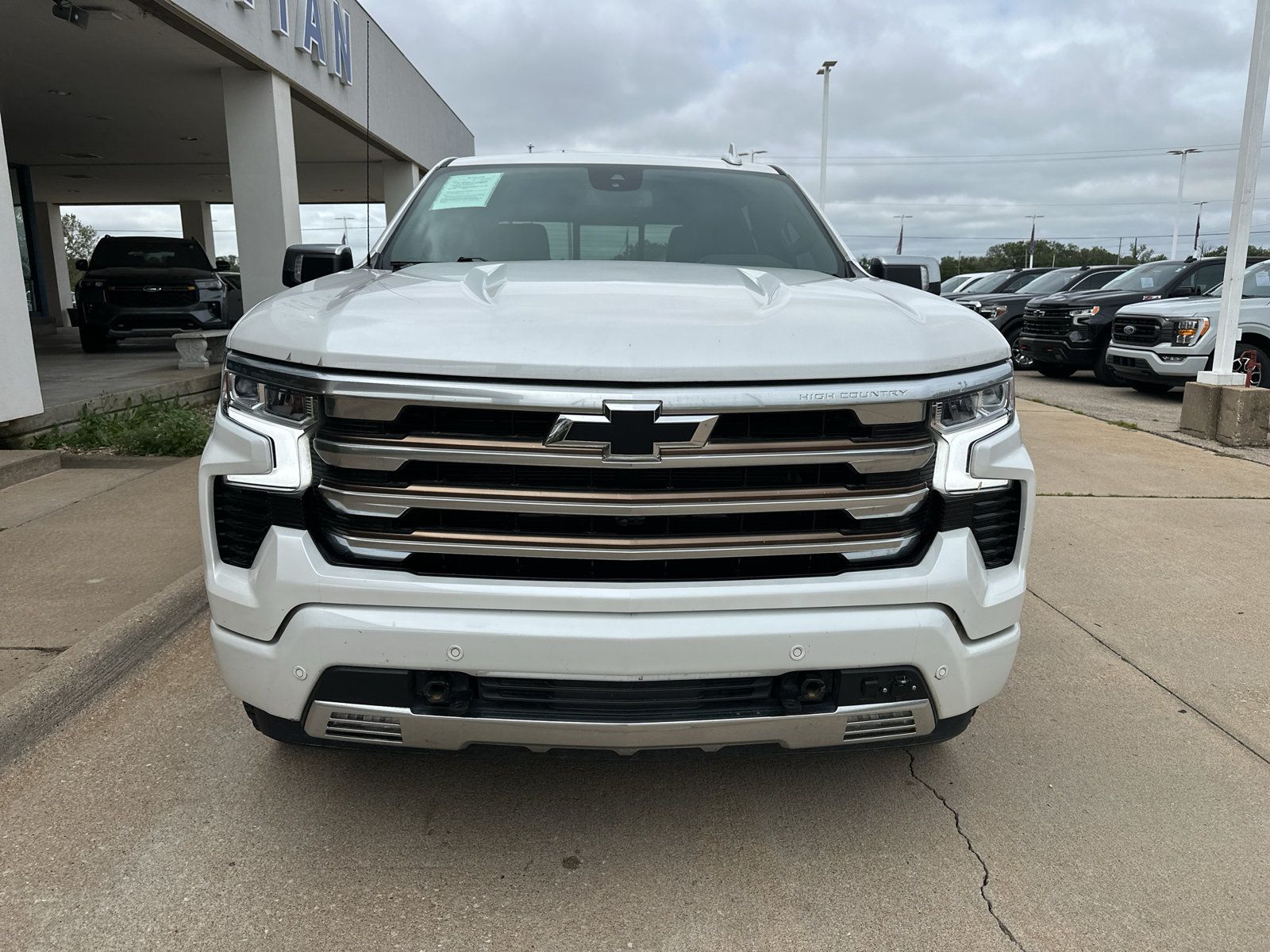 Used 2022 Chevrolet Silverado 1500 High Country w/ High Country Premium Package AWD/4WD image 14