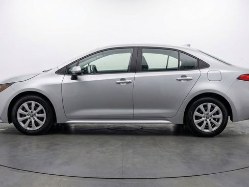 Used 2025 Toyota Corolla LE FWD image 5