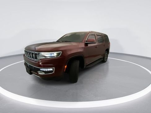 Used 2022 Jeep Wagoneer Series III AWD/4WD image 2