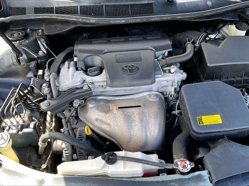 Used 2012 Toyota Camry SE FWD image 9