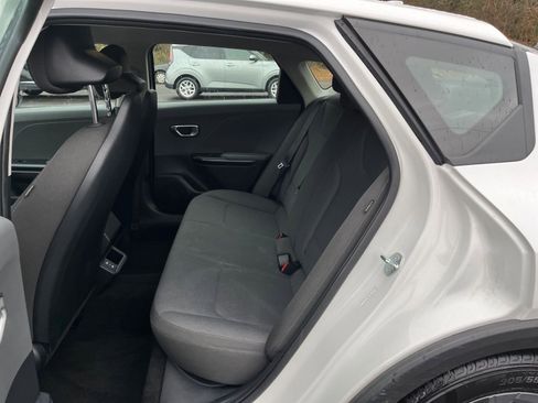 Used 2025 Kia K4 LXS image 23