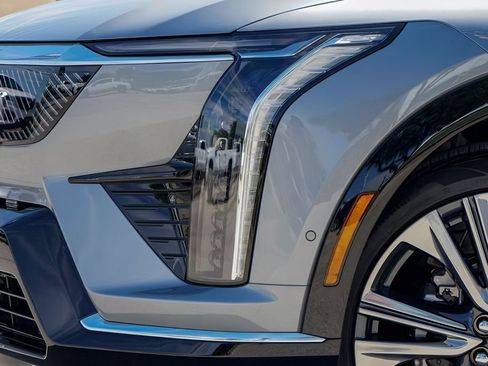 New 2026 Cadillac Optiq Luxury 2 image 3