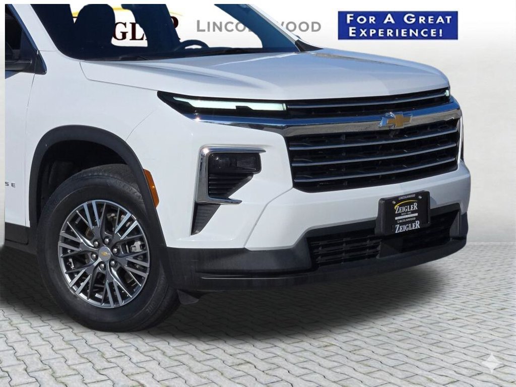 Used 2024 Chevrolet Traverse LT AWD/4WD image 2