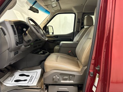Used 2017 Nissan NV 3500 SL image 4