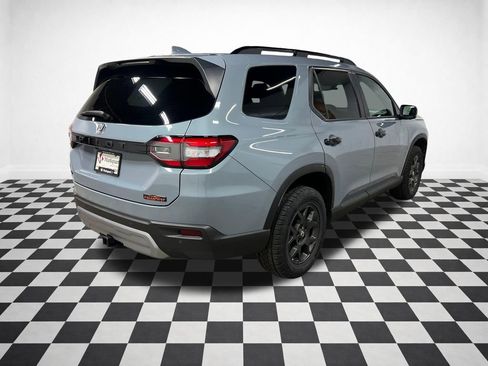 Used 2025 Honda Pilot TrailSport image 8