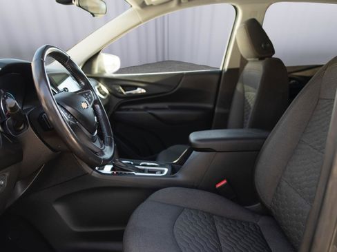 Used 2020 Chevrolet Equinox LT image 2