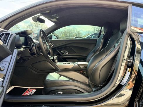 Used 2018 Audi R8 V10 w/ Black Optic Package image 21