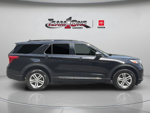 Used 2024 Ford Explorer XLT AWD/4WD image 9