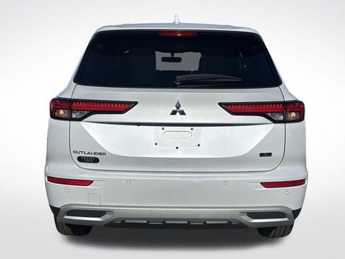 Used 2023 Mitsubishi Outlander SE image 4