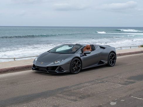 Used 2024 Lamborghini Huracan EVO image 1