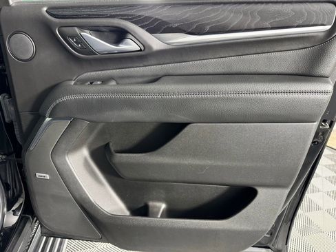 Used 2022 GMC Yukon XL Denali w/ Denali Premium Package image 30