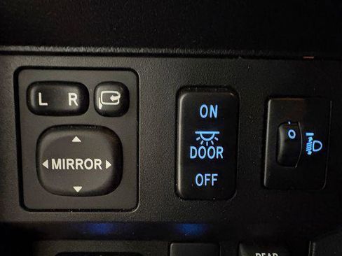 Certified 2018 Toyota Tundra Platinum image 17