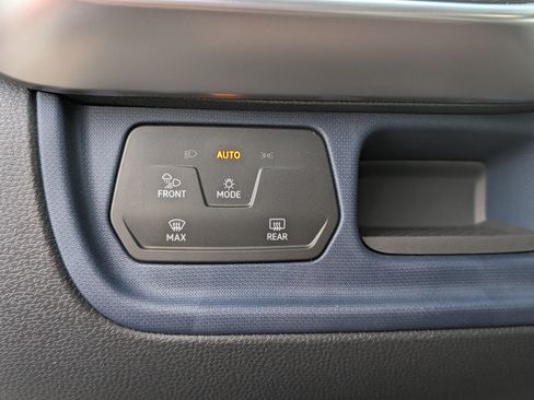 Used 2025 Volkswagen ID. Buzz Pro S Plus RWD image 22