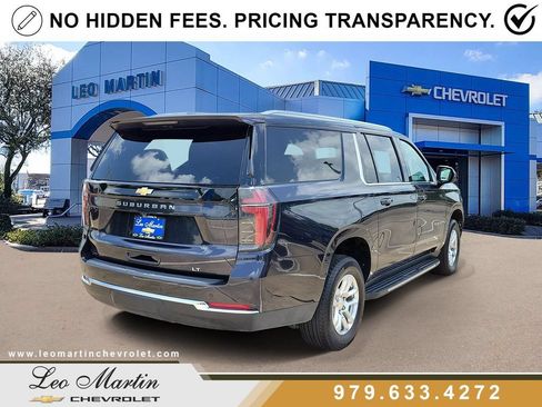 Used 2025 Chevrolet Suburban LT RWD image 3