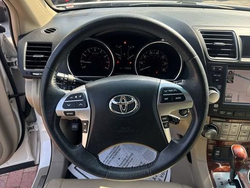 Used 2012 Toyota Highlander Limited w/ Tow Pkg FWD image 15