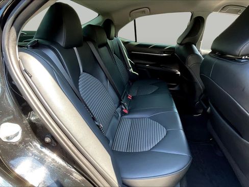 Used 2021 Toyota Camry SE FWD image 19