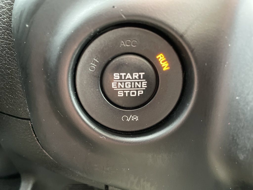 Used 2022 Jeep Wrangler Unlimited Sahara AWD/4WD image 15