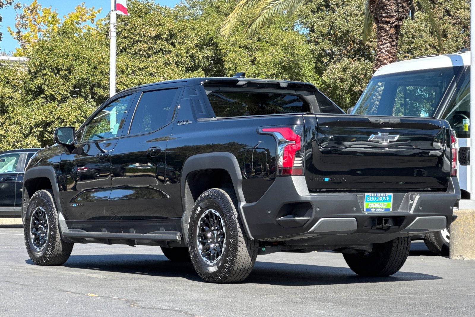 Used 2026 Chevrolet Silverado EV Trail Boss AWD/4WD image 5