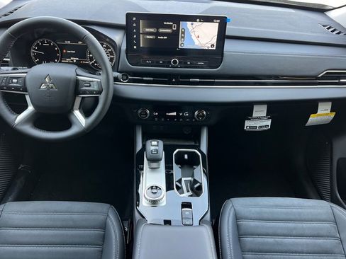 New 2026 Mitsubishi Outlander SE image 14