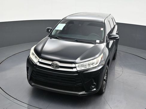 Used 2018 Toyota Highlander LE image 23