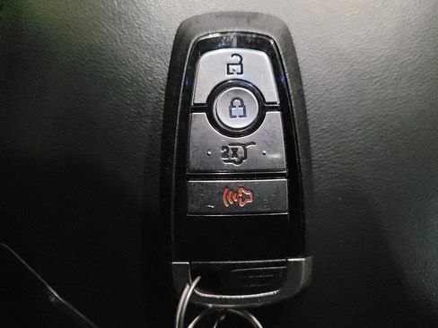 Used 2020 Ford Explorer XLT AWD/4WD image 32