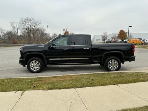 Used 2024 Chevrolet Silverado 2500 High Country w/ High Country Premium Package image 8