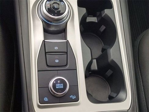 Used 2022 Ford Explorer XLT image 24