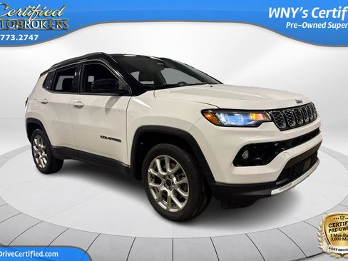 Used 2025 Jeep Compass Limited image 3
