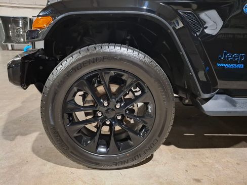 Certified 2021 Jeep Wrangler Unlimited Sahara AWD/4WD image 17