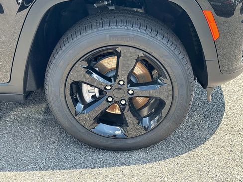 New 2025 Jeep Grand Cherokee L Limited w/ Black Appearance Package image 11