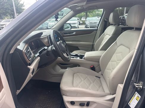 Used 2024 Volkswagen Atlas SE FWD image 18