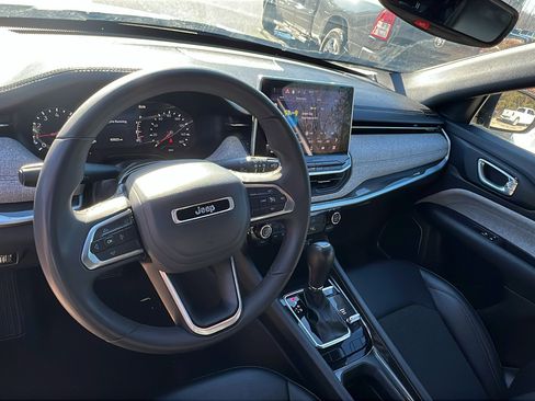 Used 2024 Jeep Compass Latitude image 24