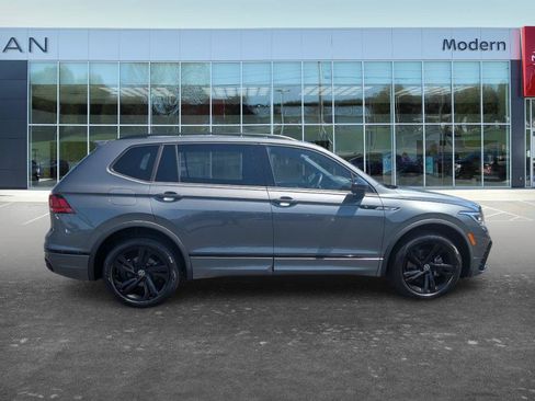 Used 2023 Volkswagen Tiguan SE R-Line FWD image 6