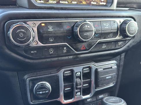 Used 2022 Jeep Gladiator Sport image 23