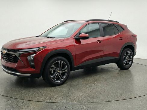 Used 2025 Chevrolet Trax LT FWD image 2