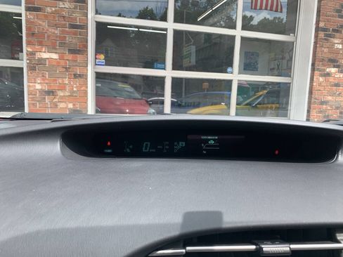 Used 2012 Toyota Prius Four w/ Deluxe Solar Roof Pkg FWD image 24