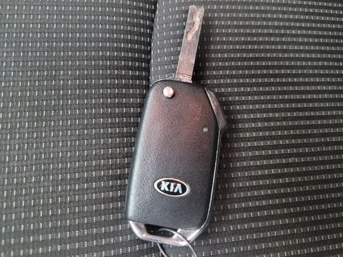 Used 2020 Kia Forte LXS FWD image 32