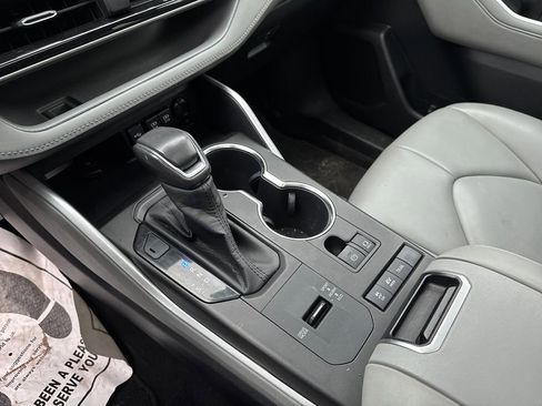 Used 2020 Toyota Highlander XLE image 46