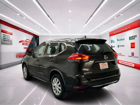 Used 2017 Nissan Rogue S image 5