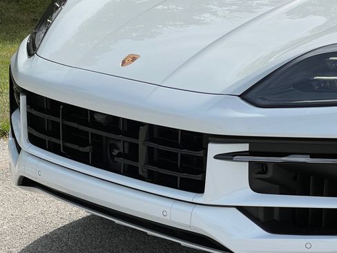 Certified 2025 Porsche Cayenne GTS AWD/4WD image 14