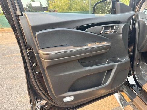Used 2017 Honda Pilot Touring image 18